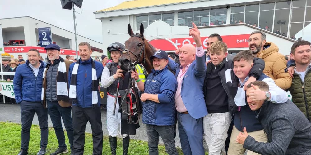 Flooring Porter Dominates Guinness Kerry National with Flawless Front-Running Victory