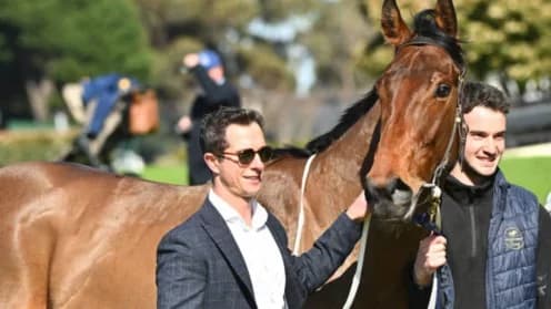 Kent Aims for Cranbourne Cup Glory with Promising Horse Globe