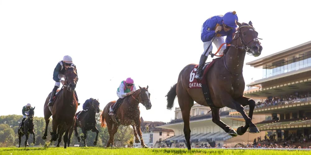 Moon rising ahead of Grosser Preis von Baden bid Moon rising ahead of Grosser Preis von Baden bid